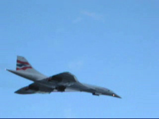 [Movie-capture PHOTO: Concorde taking off (3 of 4) (15kB)]