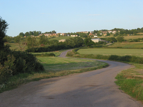 [PHOTO: The winding minor road leading to Brill: 70.1K]