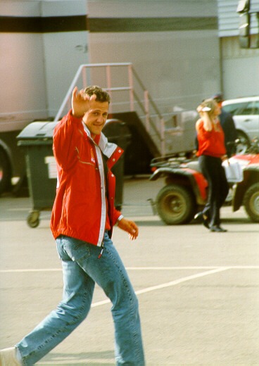 [PHOTO: Schuey waving for the camera: 52kB]