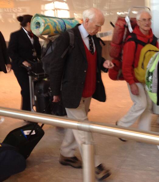 [PHOTO: Lynden-Bell and Griffin at Heathrow: 34kB]
