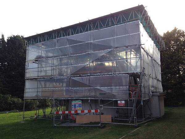[PHOTO: Dome covered in scaffolding: 39kB]