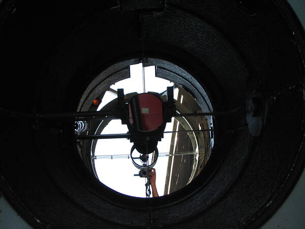 [PHOTO: View down telescope tube at primary mirror: 25kB]