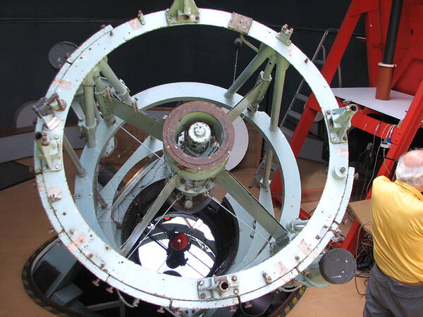 [PHOTO: View of (and down) the top of the telescope tube: 54kB]