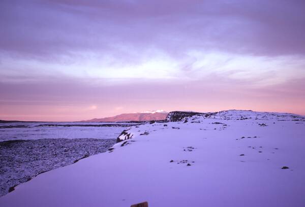 [PHOTO: Snowy mountain-top scene at dusk: 18kB]