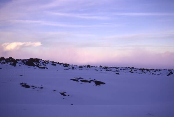 [PHOTO: Clouds on mountaintop: 14kB]