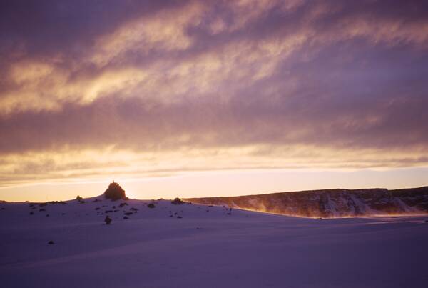 [PHOTO: Under-lit sky at sunset on Mauna Loa: 16kB]