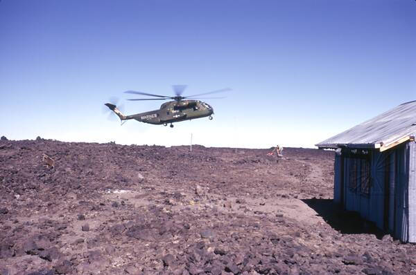 [PHOTO: Helicopter at Mauna Loa hut: 33kB]