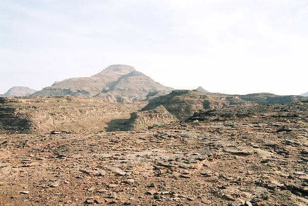 [PHOTO: Mountains in the Sinai desert: 56kB]