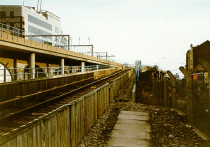 [PHOTO: DLR track on 1-in-17 slope: 52kB]