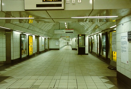 [PHOTO: lower landing of Northern Line lifts at the Bank: 48kB]