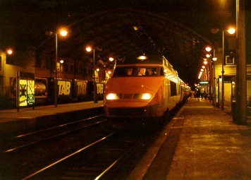 [PHOTO: TGV in station at night: 33kB]