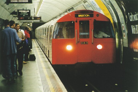 [PHOTO: head-on view of train arriving in tube platform: 44kB]