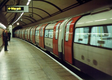[PHOTO: 1995 stock arriving in tube: 34kB]