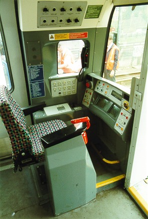 [PHOTO: 1996 cab, general view in daylight: 54kB]