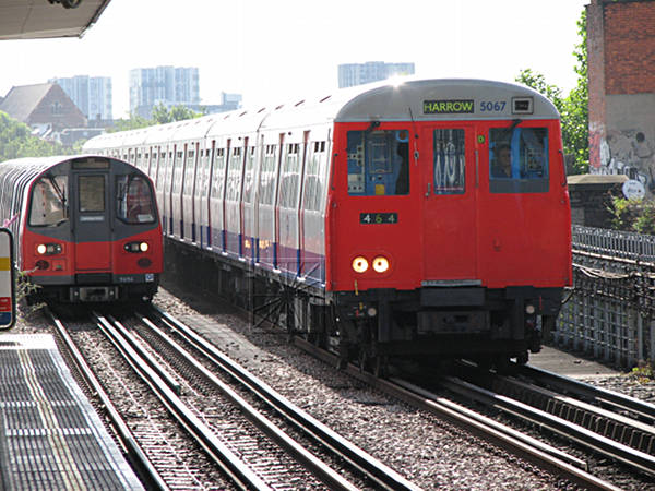[PHOTO: Tube and Subsurface Stock trains: 69kB]